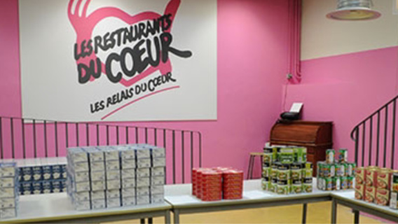 Bernard Cazeneuve indigné par la violente agression d'un responsable des "Restos du coeur" Bernard Cazeneuve indigné par la violente agression d'un responsable des "Restos du coeur"