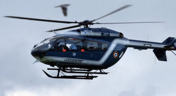 Un hélicoptère de la section aérienne de la gendarmerie basée à Villacoublay, dans les Yvelines, a participé aux recherches.