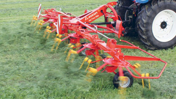 L'ouvrier s'est retrouvé coincé dans les griffes de sa faneuse (illustration) L'ouvrier s'est retrouvé coincé dans les griffes de sa faneuse (illustration)