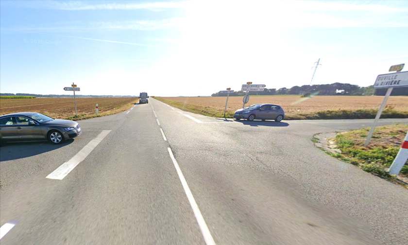 La coillision s'est produite au niveau de cette intersection entre la route de Dieppe (D925) et la route d'Ambrumesnil (D323)  - Illustration © Google Maps