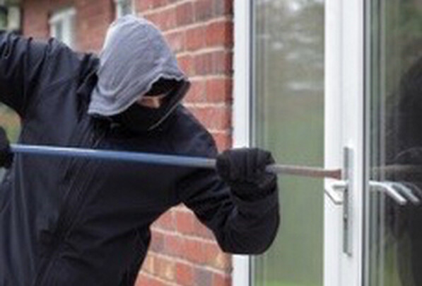 Les habitants sont invités à obserser les moindres faits suspects - Illustration