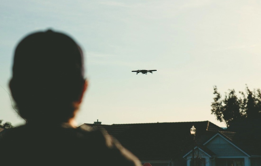 En surveillance dans le secteur de la prison, les policiers ont remarqué qu'un drone survolait les bâtiments pénitentiaires .... - Illustration © Pixabay