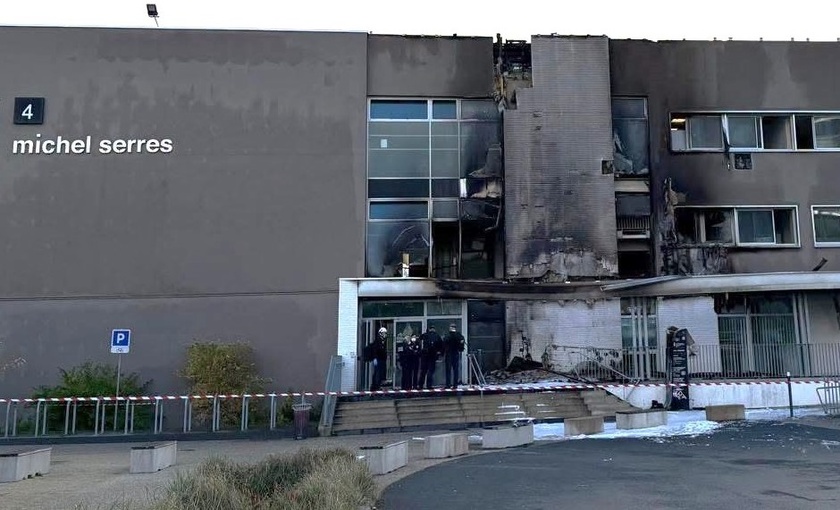 Université de Rouen : les cours doivent reprendre lundi, mais le bâtiment incendié restera fermé Université de Rouen : les cours doivent reprendre lundi, mais le bâtiment incendié restera fermé