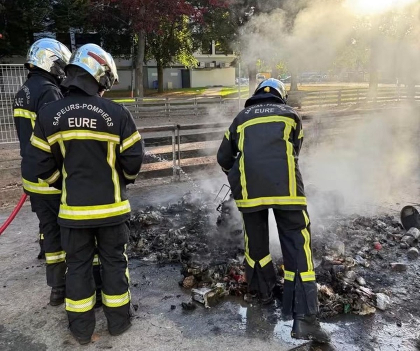 Eure : après les dégradations de la nuit, le maire d'Evreux, Guy Lefrand, condamne les violences Eure : après les dégradations de la nuit, le maire d'Evreux, Guy Lefrand, condamne les violences