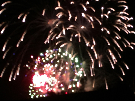 Images du feu d'artifice de Pacy-sur-Eure Images du feu d'artifice de Pacy-sur-Eure