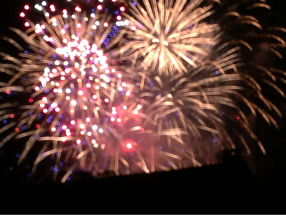 Images du feu d'artifice de Pacy-sur-Eure Images du feu d'artifice de Pacy-sur-Eure