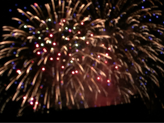 Images du feu d'artifice de Pacy-sur-Eure Images du feu d'artifice de Pacy-sur-Eure