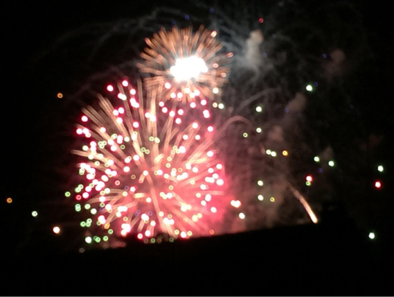 Images du feu d'artifice de Pacy-sur-Eure Images du feu d'artifice de Pacy-sur-Eure