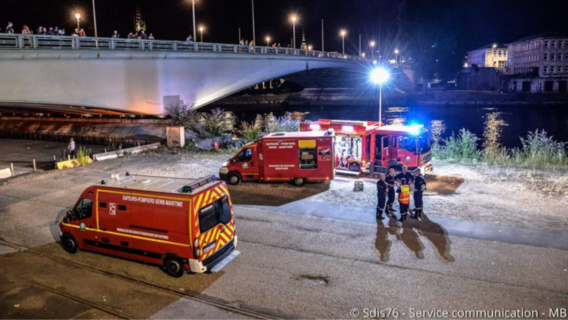 Une quantaine de sapeurs-pompiers ont été mobilisés pour tenter de retrouver le conducteur disparu (photo@service communication du SDIS76)