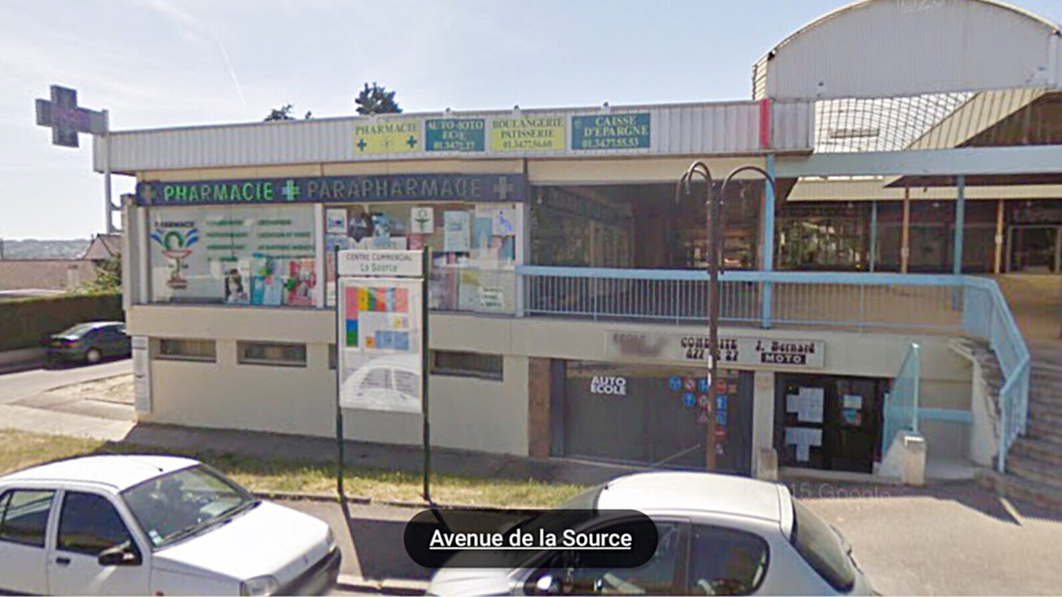 Le feu s'est déclaré dans les locaux de l'auto-école situés à l'entre-sol du centre commercial de la Source (illustration@Google Maps)