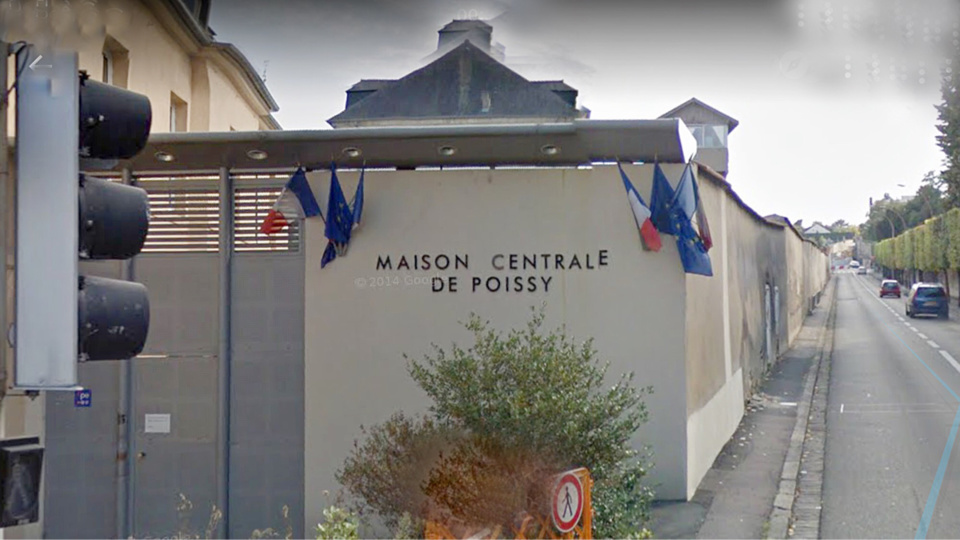 Feu de matelas à la prison de Poissy : deux détenus et six agents pénitentiaires incommodés