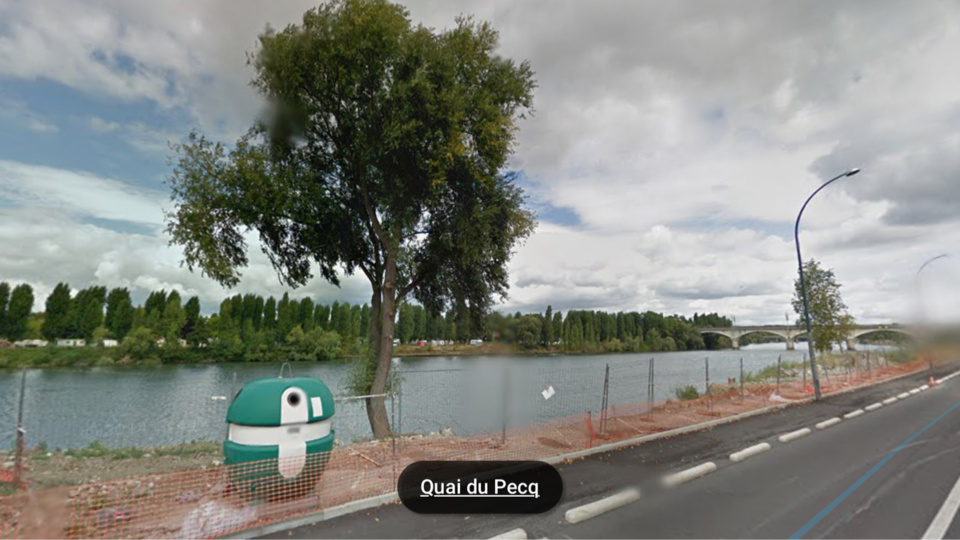 Le corps était coincé en bordure de la berge du quai du Pecq (illustration@Google Maps)