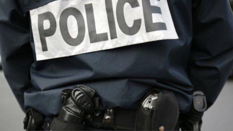 Les enquêteurs ont été pris à partie par la mère du jeune homme qu'ils venaient interpeller (Illustration)