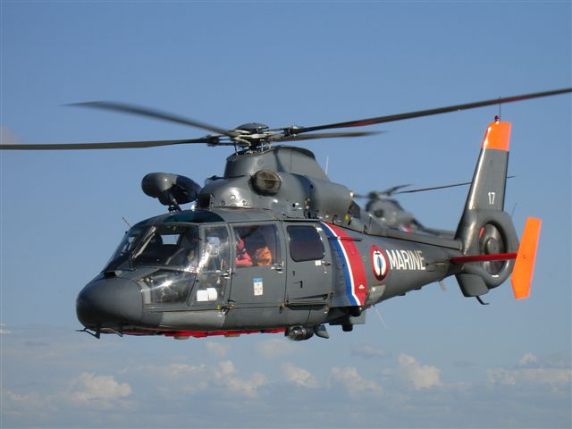 Le blessé a été hélitreuillé à bord de l'hélicoptère Dauphin (Photo d'illustration@Marine nationale)