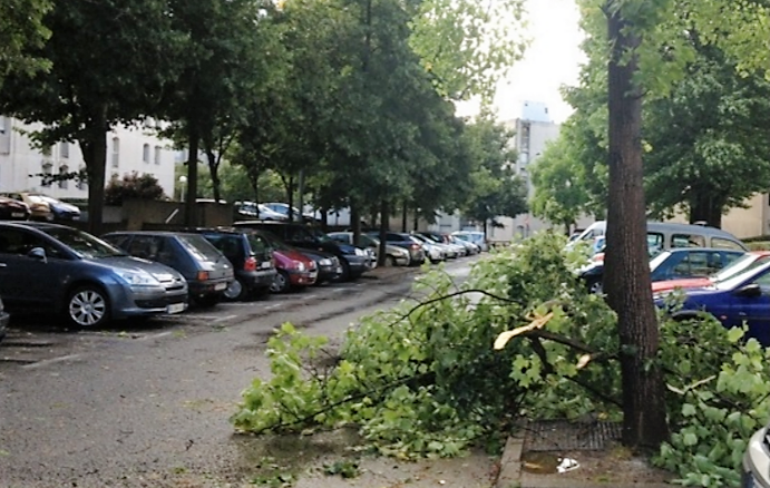 En ville, soyez vigilants face aux chutes possibles d’objets divers (Photo@infoNormandie)