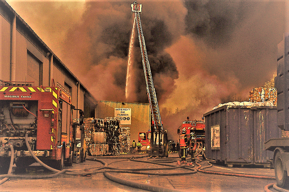  Incendie chez Paprec, à Acquigny : 200 tonnes de papier et un bâtiment de 2000 m2 détruits