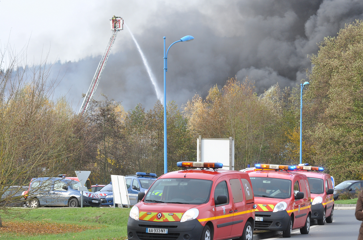  Incendie chez Paprec, à Acquigny : 200 tonnes de papier et un bâtiment de 2000 m2 détruits