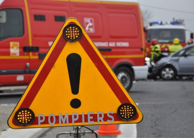 Les sapeurs-pompiers ont dû découper l'habitacle pour extraire la conductrice incarcérée (Illustration)