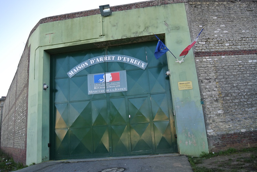 Condamné à 9 mois de prison ferme, le cambrioleur a été conduit à la maison d'arrêt à l'issue de l'audience (Illustration ©infoNormandie)