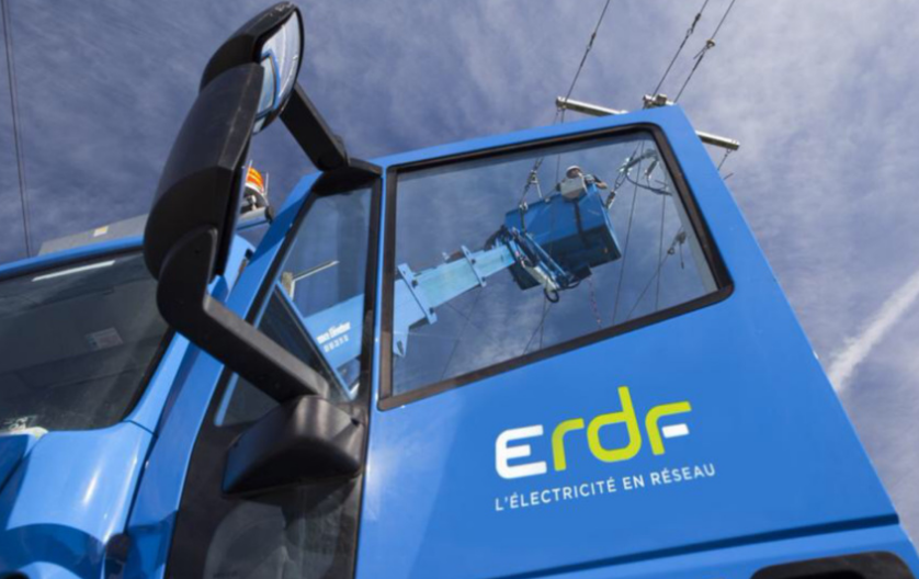 Les techniciens de ERDF sont à pied d'œuvre ce matin pour rétablir au plus vite les lignes endommagées par les vents (illustration)