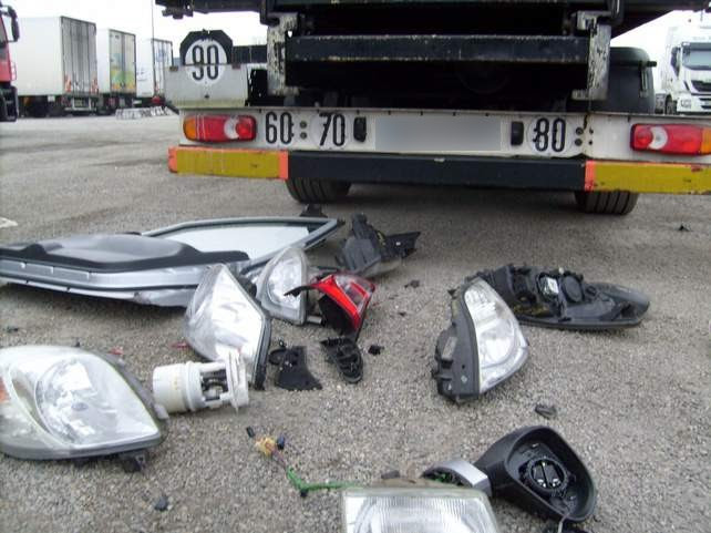 Environnement : 15 tonnes de déchets automobiles dangereux interceptés par la douane à Lyon