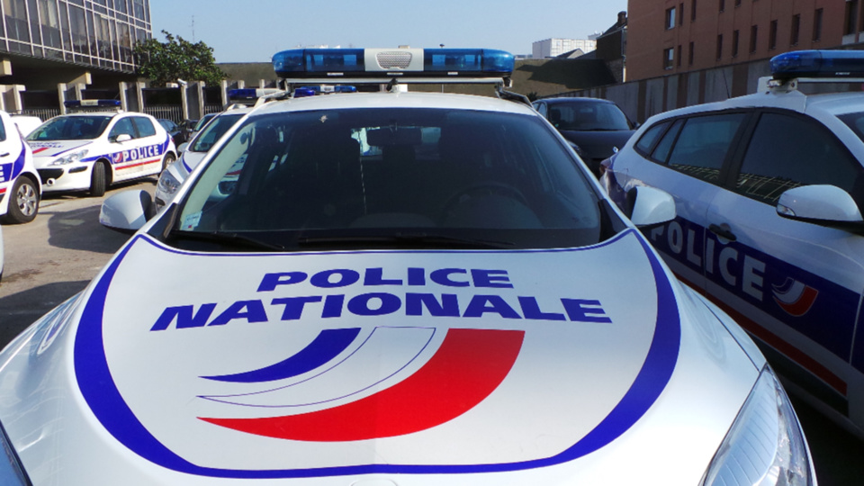 Un véhicule de police a été la cible d'un jet de cocktail Molotov (Illustration©infoNormandie)