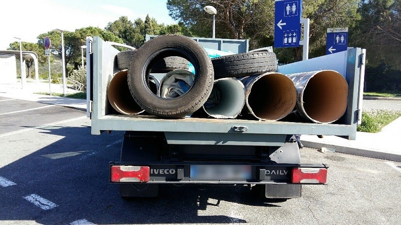 Bayonne : 3 millions d'euros de drogue dissimulés sous le plancher du camion-benne 