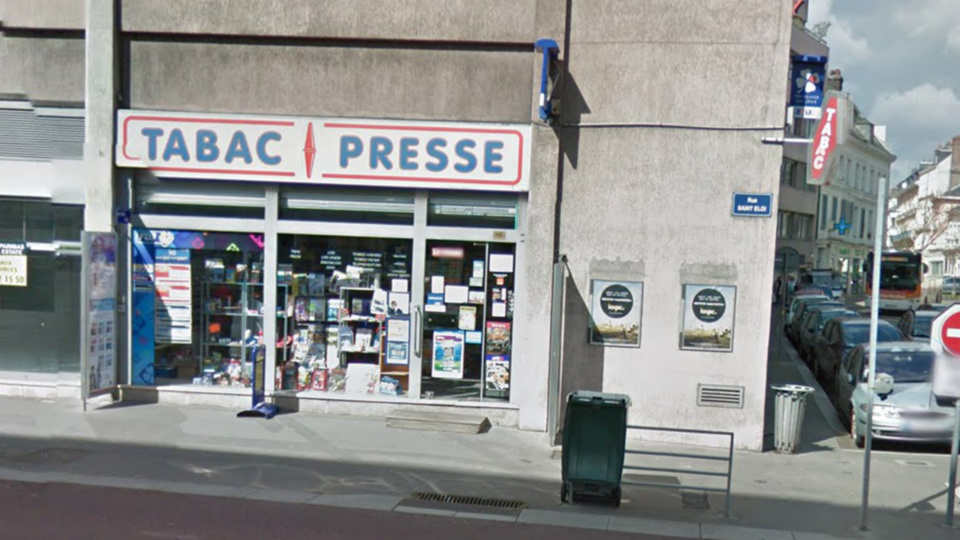 La vendeuse a été menacée alors qu'elle venait d'ouvrir le magasin (illustration@GoogleMaps)