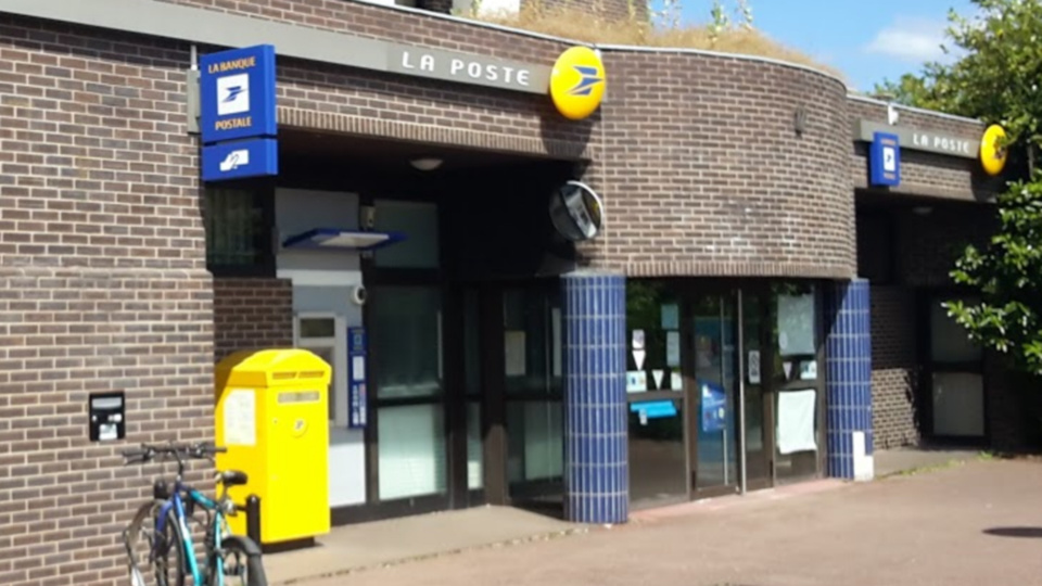 Les policiers avaient place le distributeur de la Poste sous surveillance (illustration@DR)
