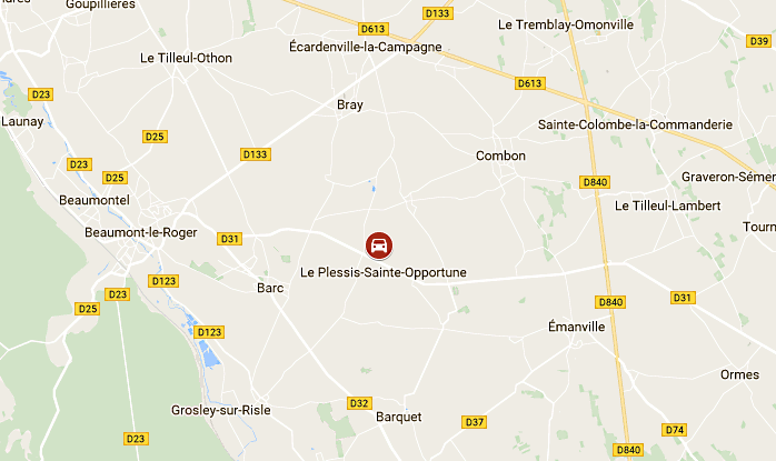 Un tracteur et sa citerne contenant 5000 litres d'engrais se couchent près de Beaumont-le-Roger