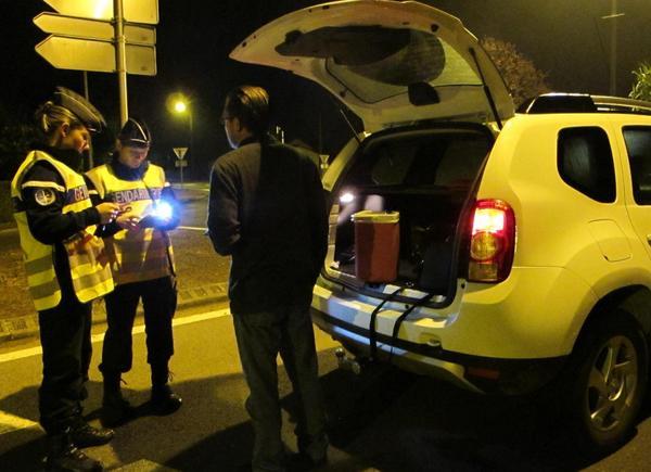 La gendarmerie insiste sur la nécessité d'alerter le 17 en cas de présence suspecte d'individus ou de véhicules autour des habitations (Illustration)