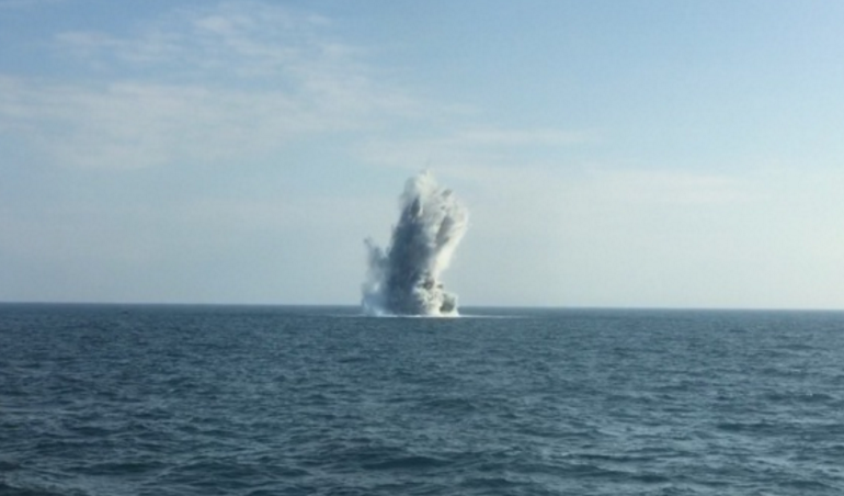 L'engin explosif a été neutralisé en mer (Illustration©Marine nationale)