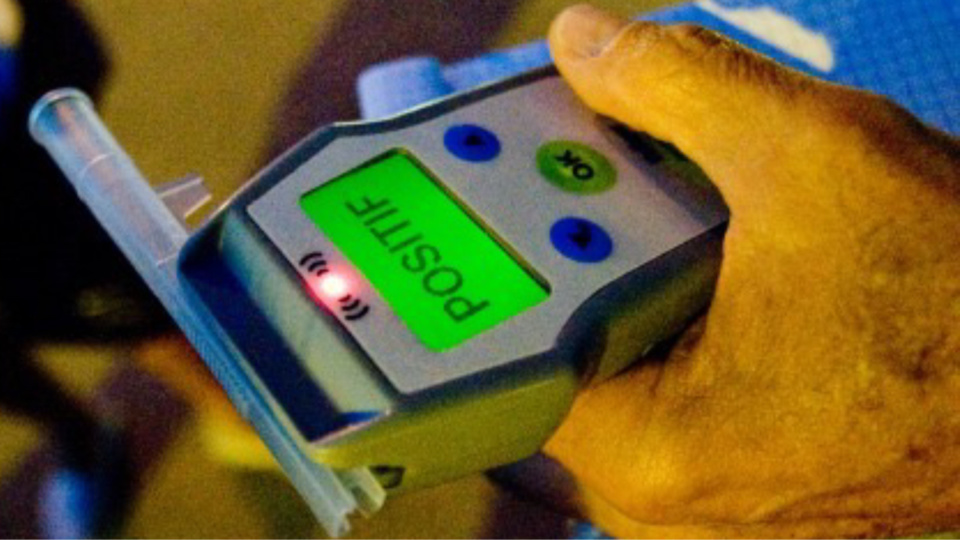 Le conducteur dépisté avait 1,46 g par litre d'air expiré, soit 2,92 g dans le sang (Illustration)