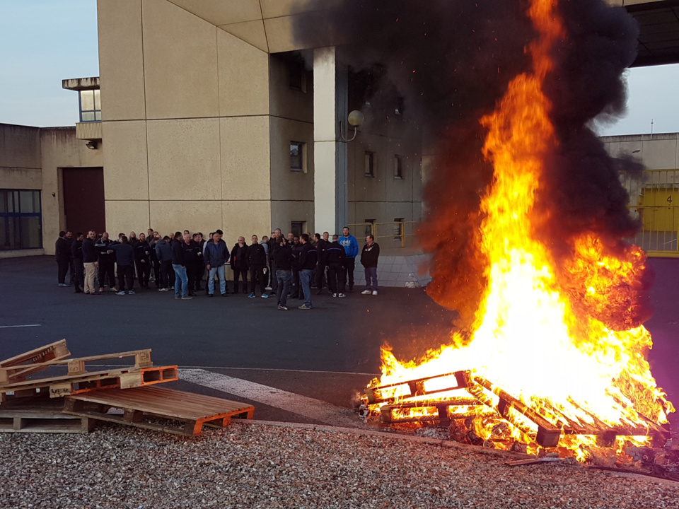 Eure : les surveillants de prison manifestent ce matin devant le centre de détention de Val-de-Reuil