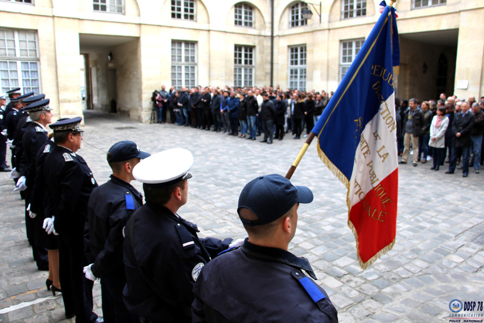 Le vibrant hommage de la Nation à Xavier Jugelé, le policier assassiné sur les Champs-Élysées, victime d'un attentat