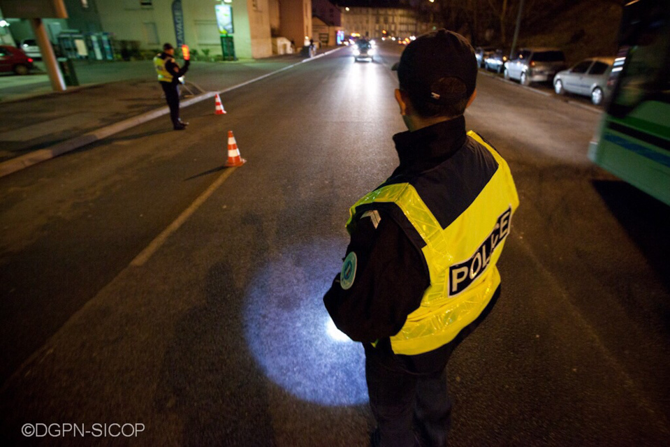 L'attention des policiers à été attirée par la moto qui zigzaguait (illustration)