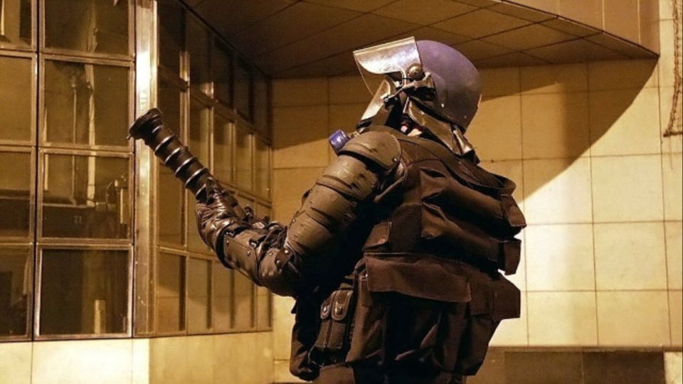 Les forces de l'ordre ont riposté avec leur armement collectif (illustration @ D.R.)