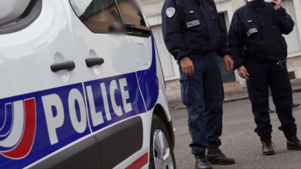 Insultes et doigt d'honneur aux policiers : le passager du véhicule se retrouve en garde à vue à Rouen