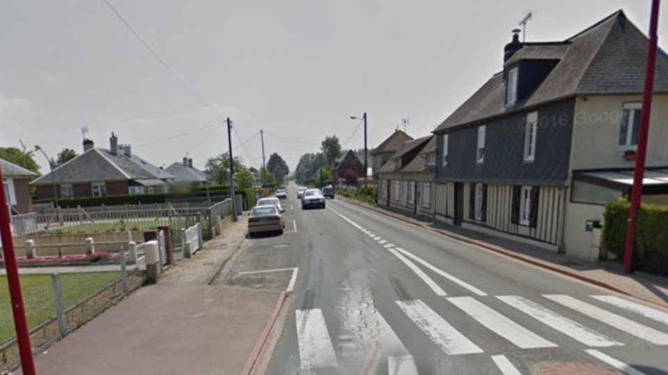 L'accident s'est produit sur l'avenue des Canadiens à l'entrée de Yerville (illustration)