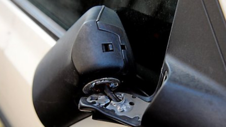 Les rétrovisuers d'une quinzaine de véhicules ont été arrachés ou dégradés (Illustration)