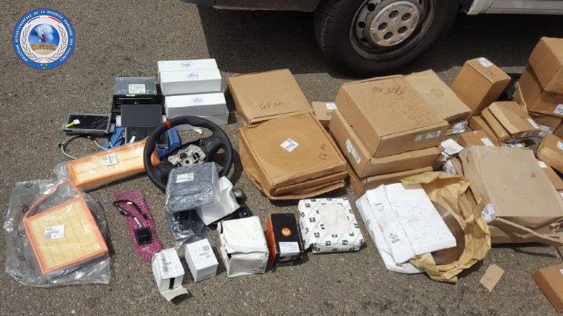 Une partie des marchandises découvertes dans les garages des suspects (Photo @DDSP78)