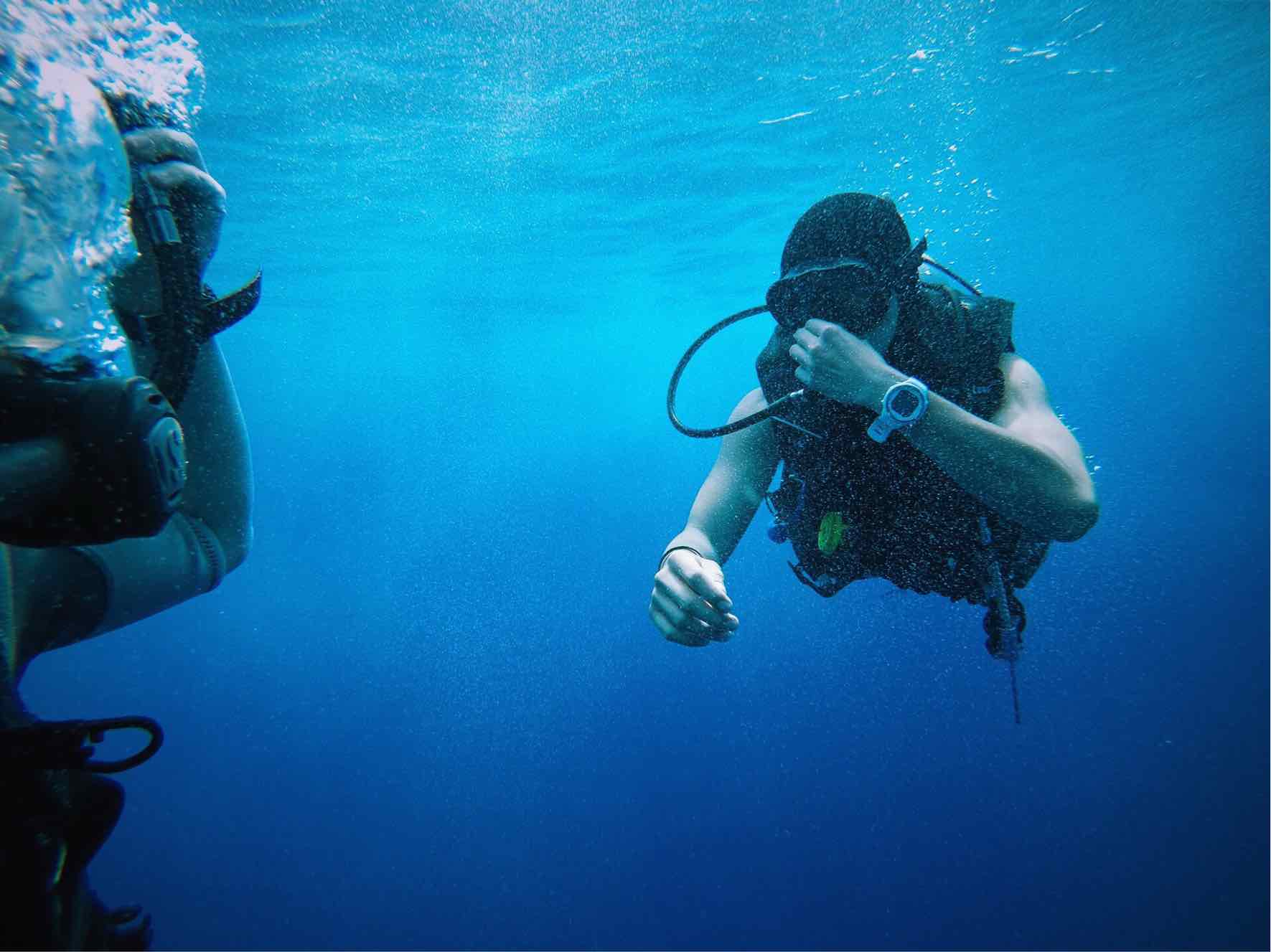 Le plongeur a été pris d'étourdissements et de vomissements après une immersion de 20 mètres (illustration @Pixabay)