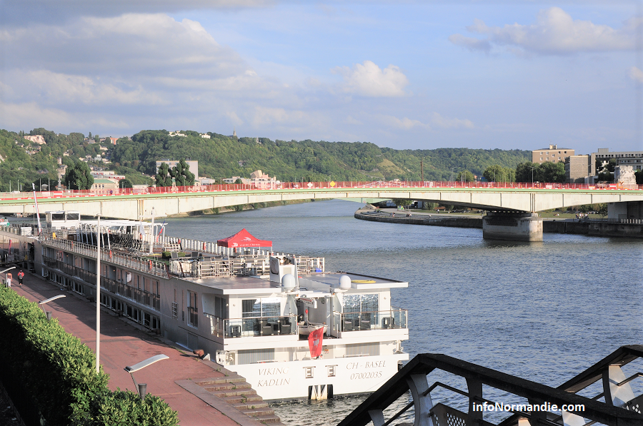 Le corps flottait près du bateau de croisière Viking lorsqu'il a été aperçu par un témoin (Photo ©infoNormandie)
