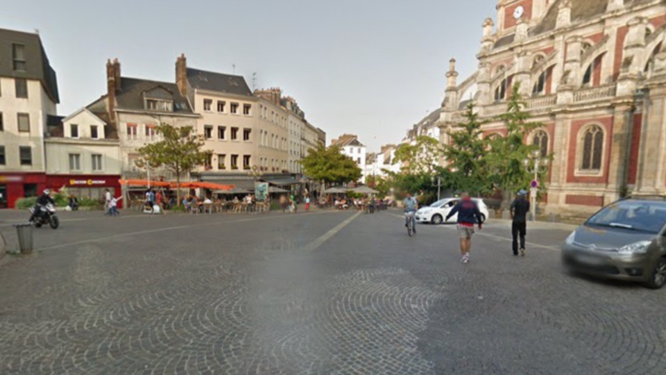 Le sac a été découvert sur la voie publique près de la place Saint-Sever (illustration @Google Maps)