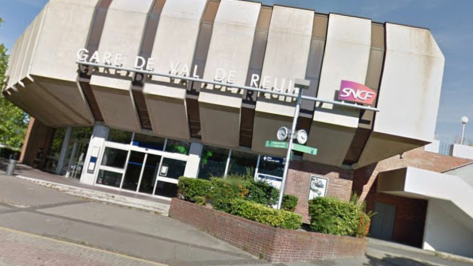 C'est nouveau : la gare de Val de Reuil (Eure) dotée d'un abri à vélos 