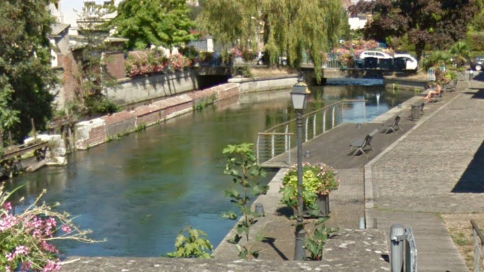 Le fuyard s'est jeté dans l'Eure pour ne pas que les policiers le rattrapent (Illustration @Google Maps)