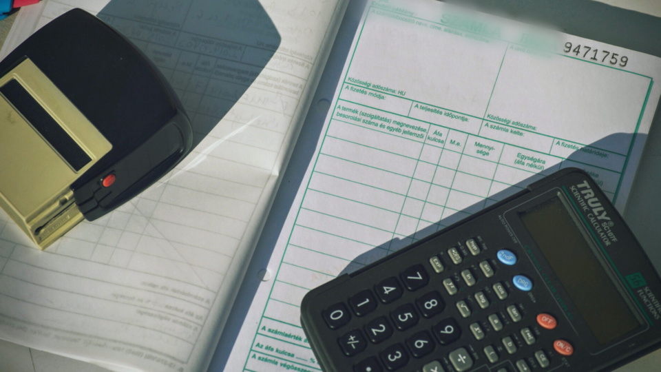 Entre décembre 2012 et juillet 2015, la comptable de l'hypermaché aurait créé des fausses factures à son profit et encaissé les montants (Illustration © Pixabay)