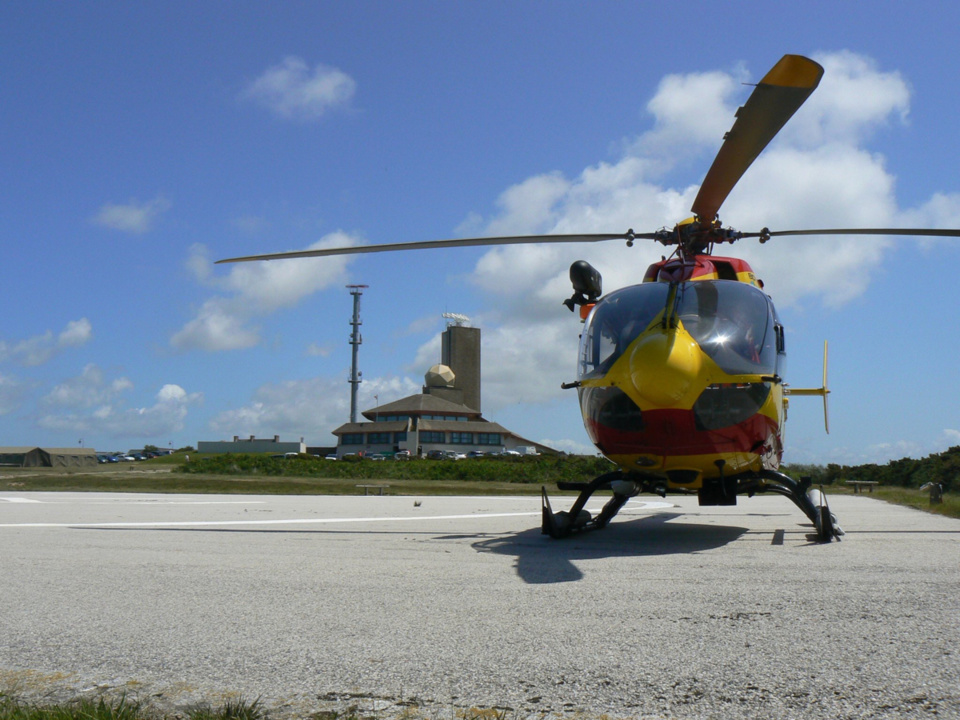 Le marin blessé a été héliporté au CHU de Rouen par Dragon 76 (Photo @ Préfecture Maritime)