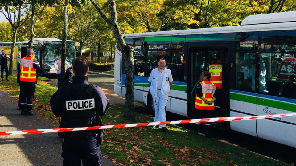 Deux bus se tamponnent à Élancourt : 19 blessés légers