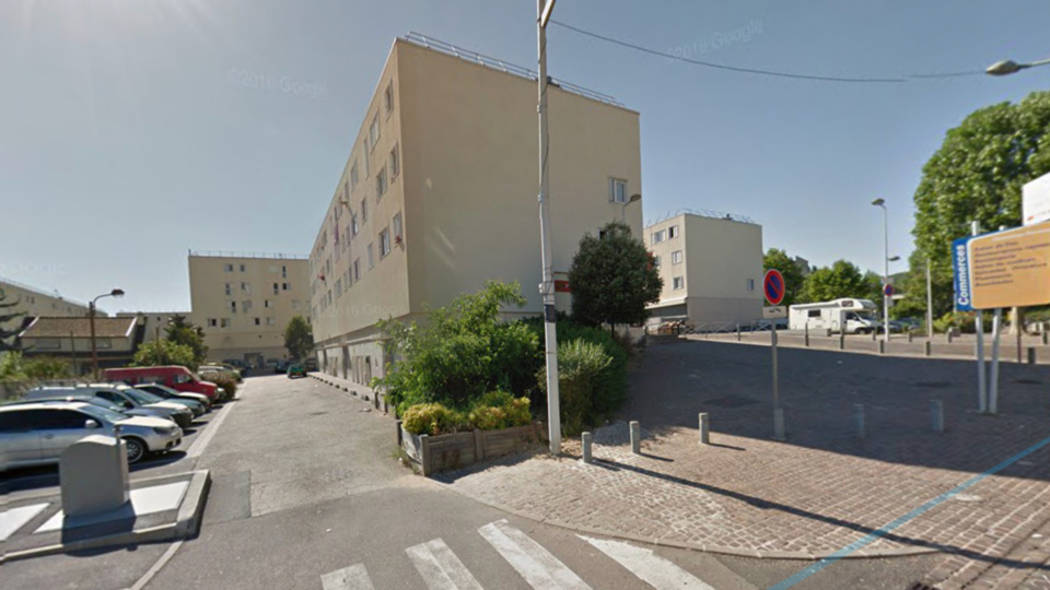 Place du Pas dans la cité de la Noé